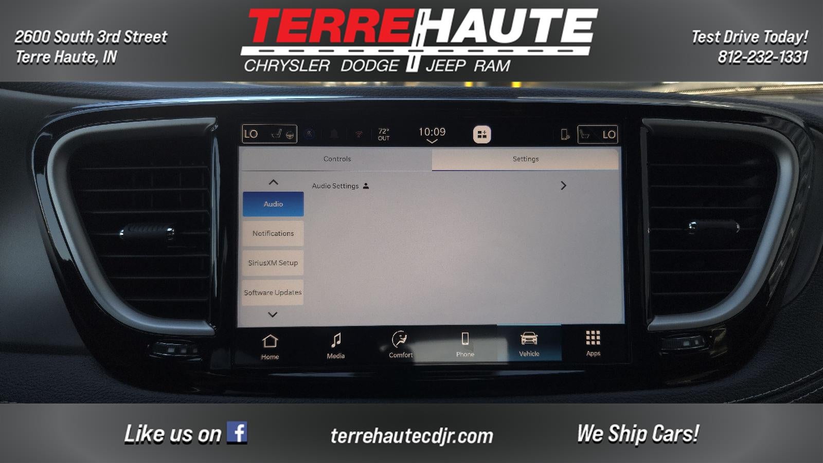 2027 Chrysler Pacifica Select