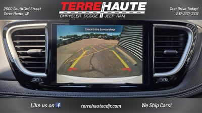 2027 Chrysler Pacifica Select