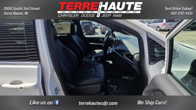 2027 Chrysler Pacifica Select