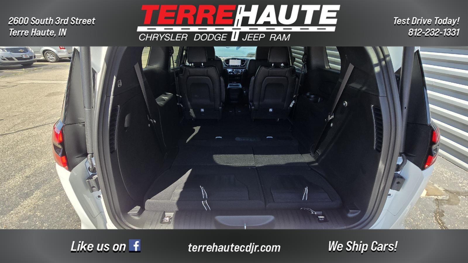 2027 Chrysler Pacifica Select