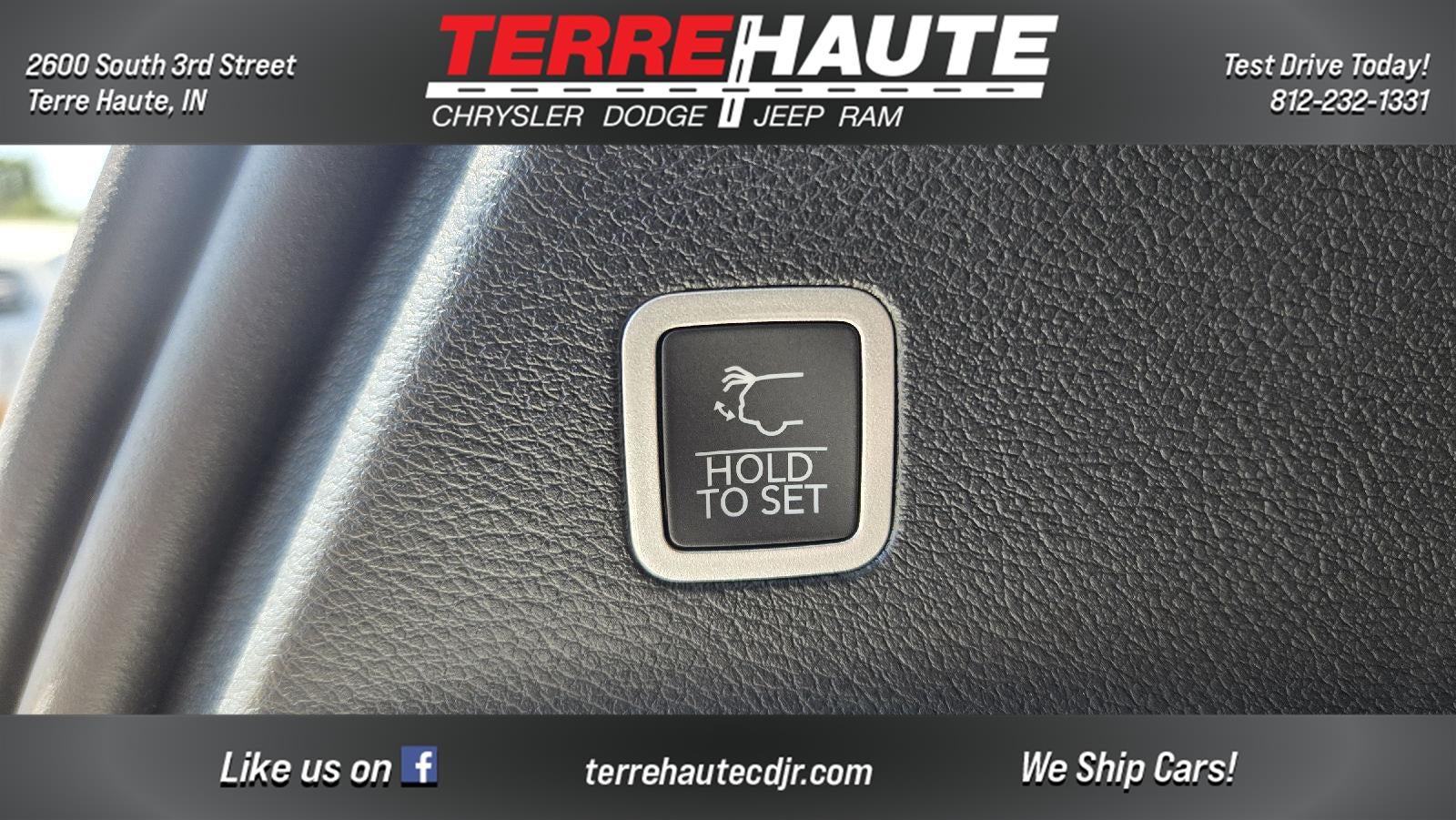 2027 Chrysler Pacifica Select
