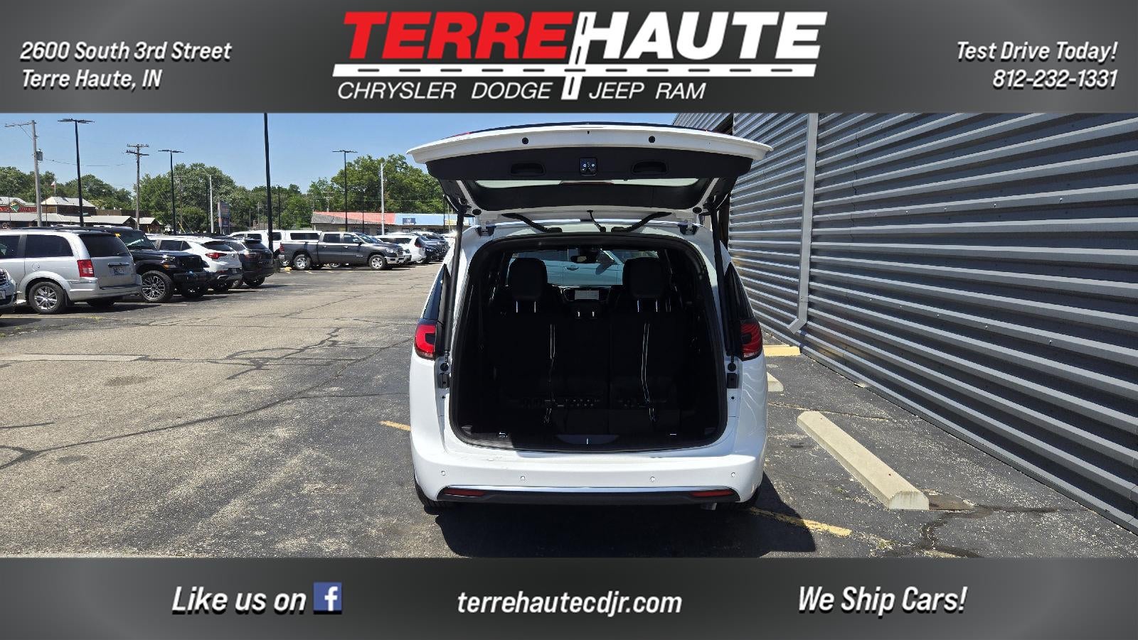 2027 Chrysler Pacifica Select