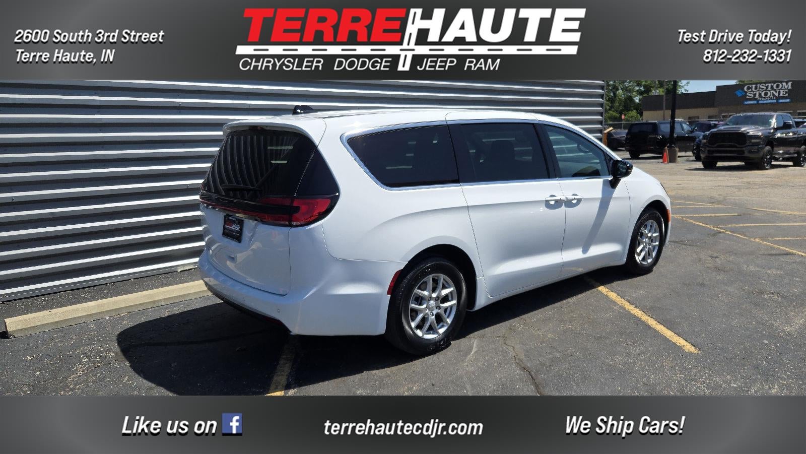 2027 Chrysler Pacifica Select