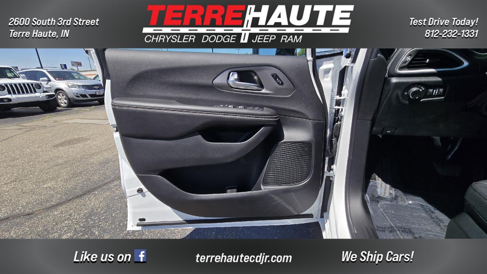 2027 Chrysler Pacifica Select