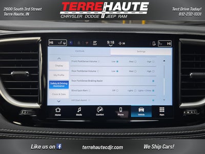 2026 Chrysler Pacifica Select