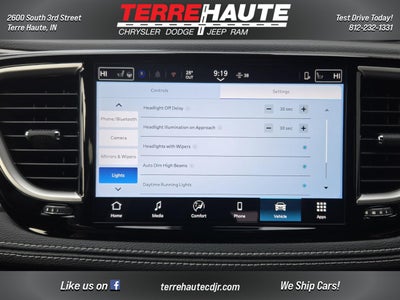 2026 Chrysler Pacifica Select