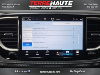 2026 Chrysler Pacifica Select