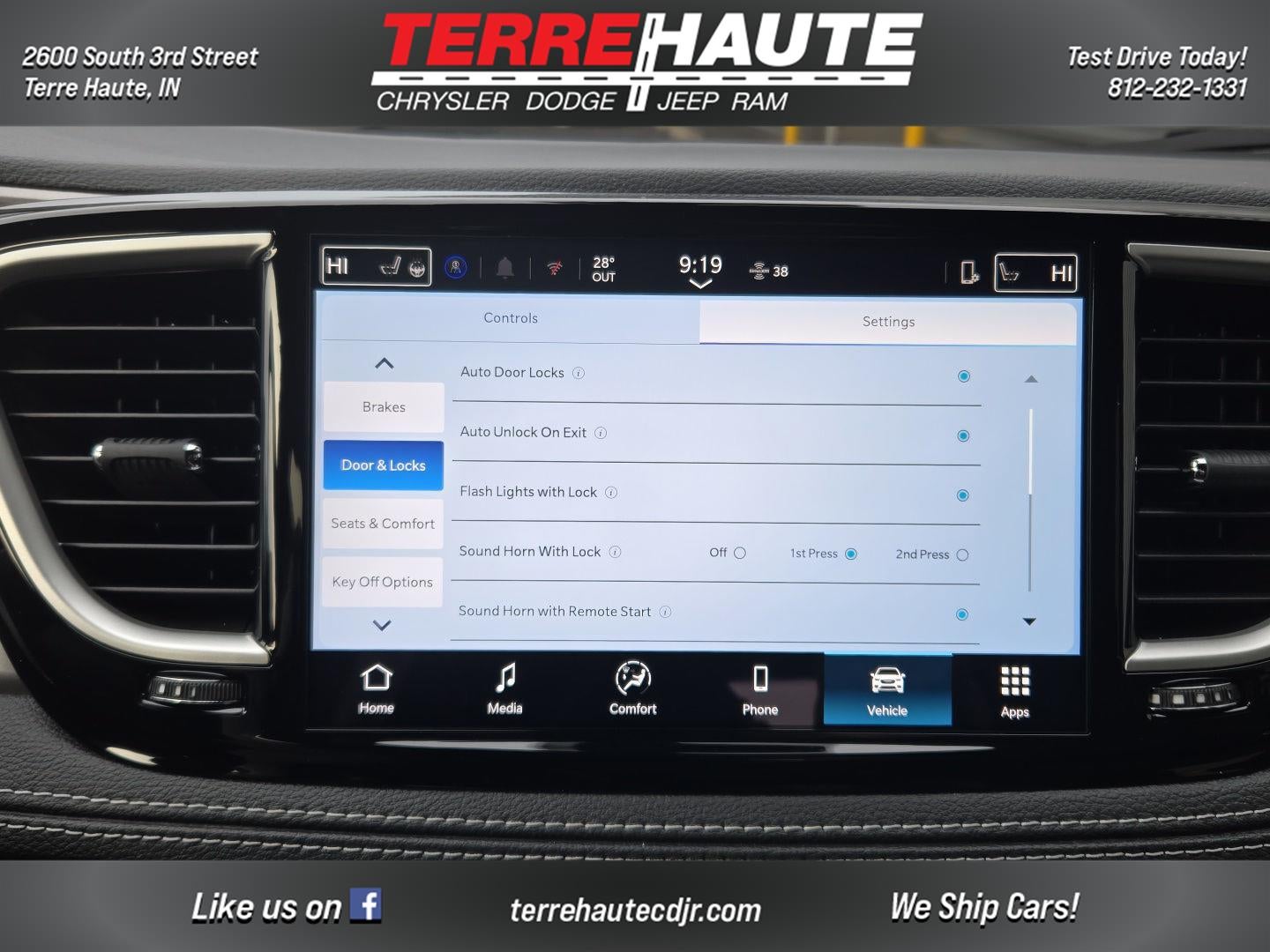 2026 Chrysler Pacifica Select