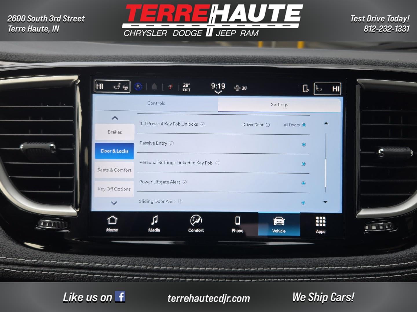 2026 Chrysler Pacifica Select