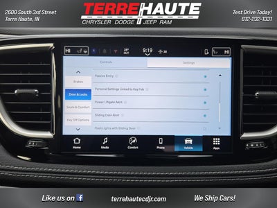 2026 Chrysler Pacifica Select