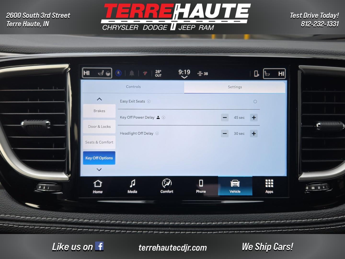 2026 Chrysler Pacifica Select