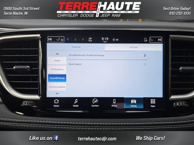 2026 Chrysler Pacifica Select