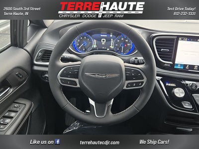 2026 Chrysler Pacifica Select