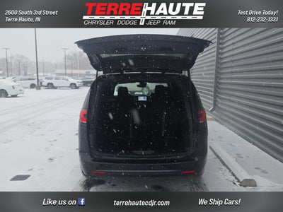 2026 Chrysler Pacifica Select