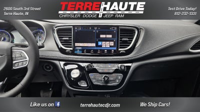 2027 Chrysler Pacifica Select