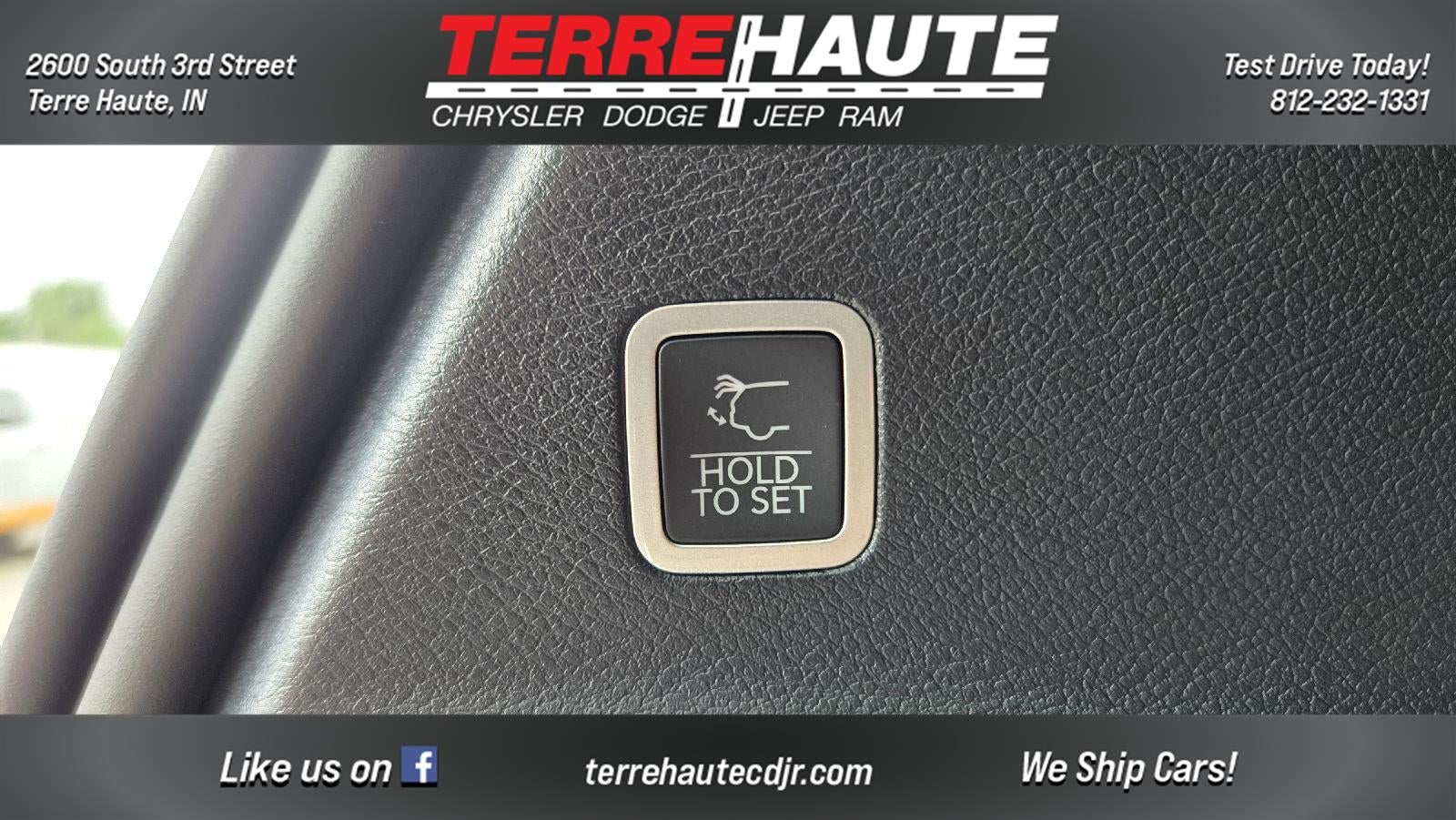 2027 Chrysler Pacifica Select