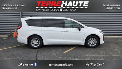 2027 Chrysler Pacifica Select