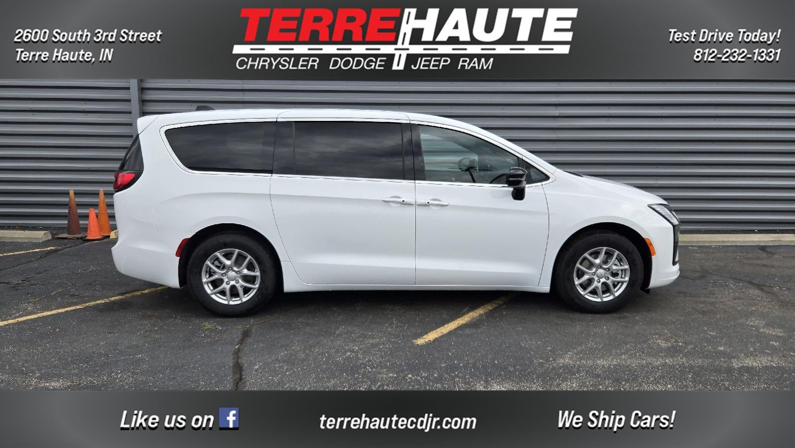 2027 Chrysler Pacifica Select