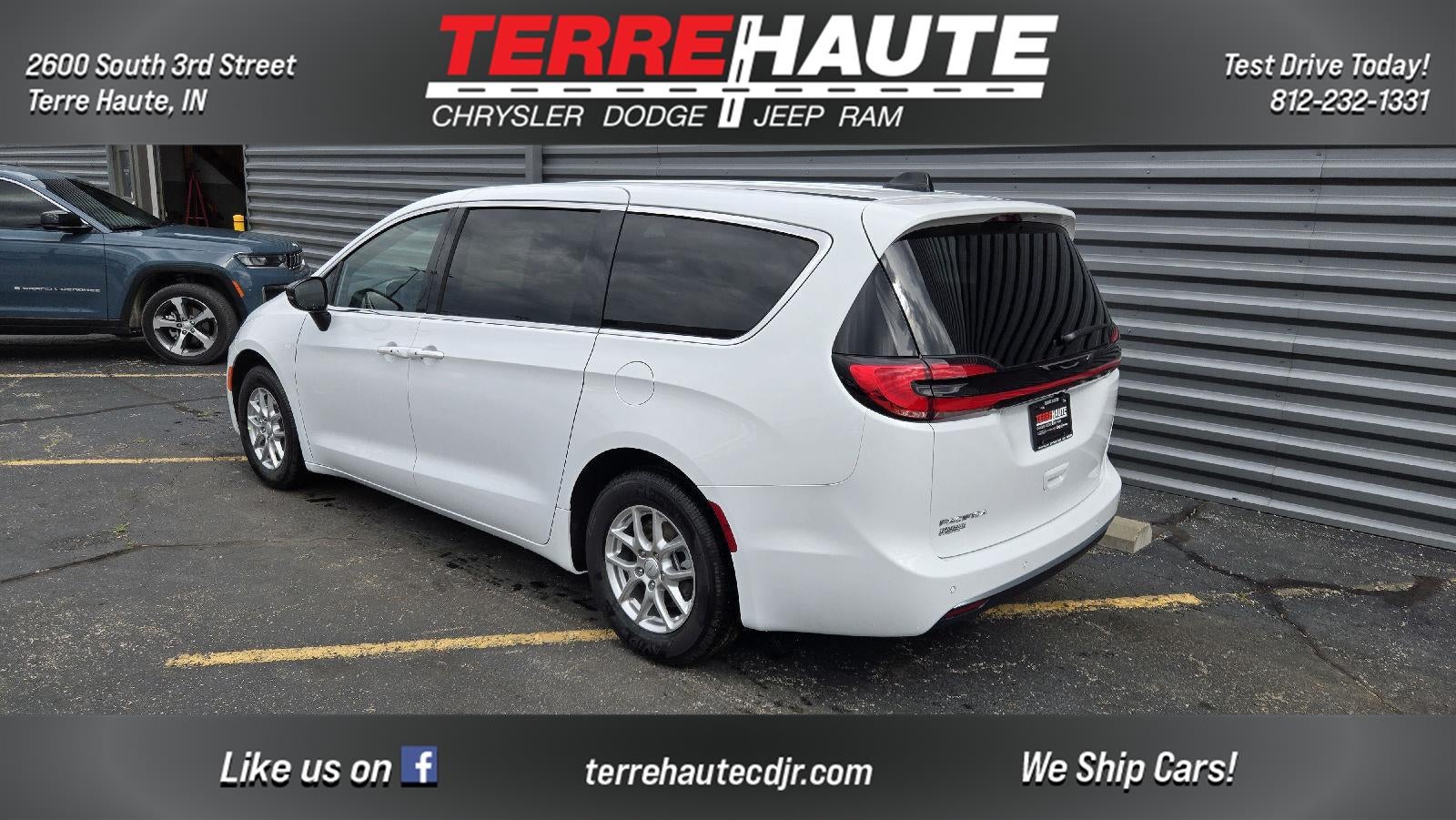 2027 Chrysler Pacifica Select