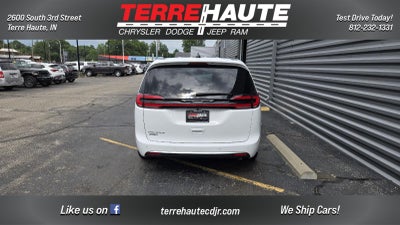 2027 Chrysler Pacifica Select
