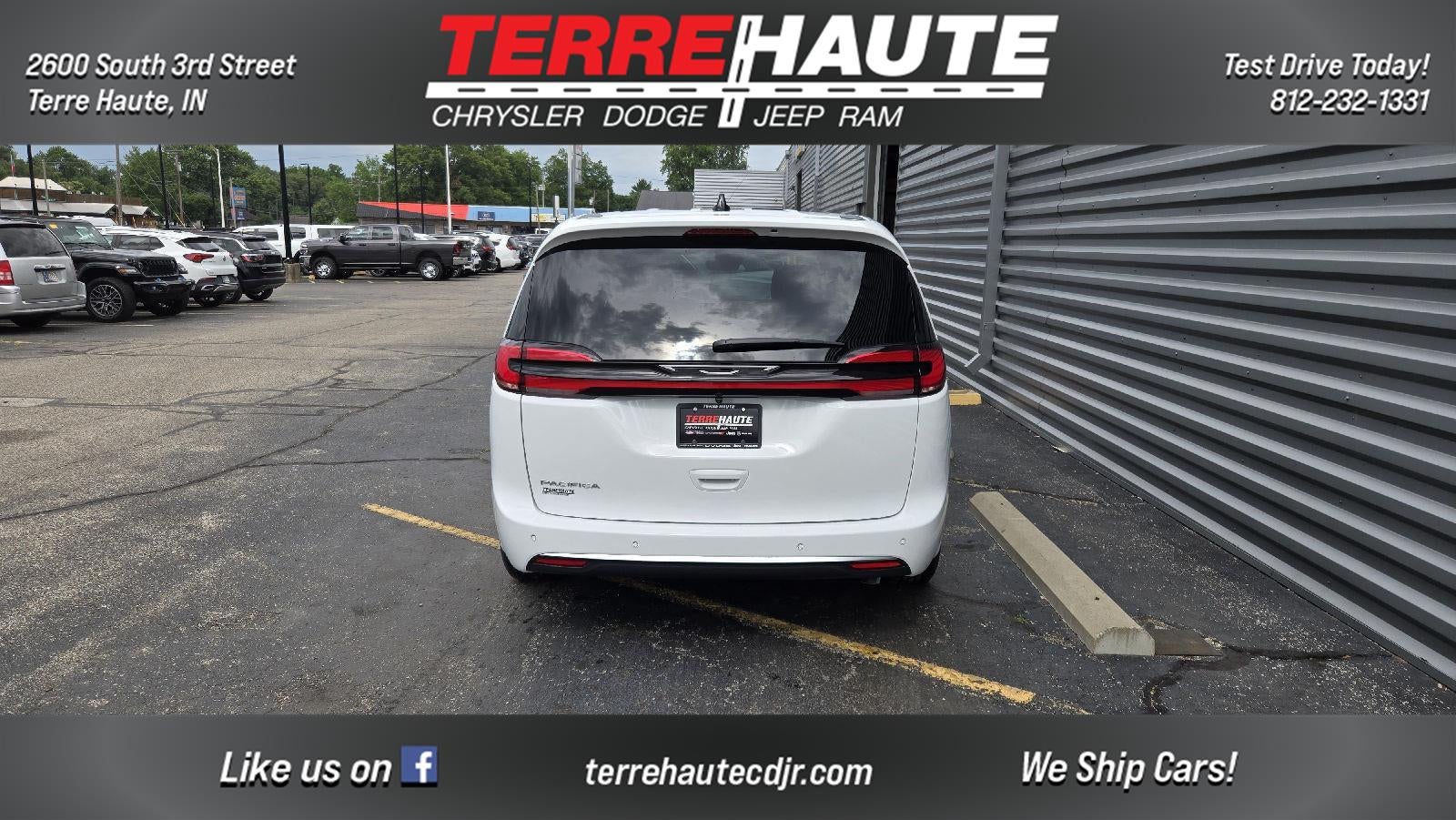 2027 Chrysler Pacifica Select