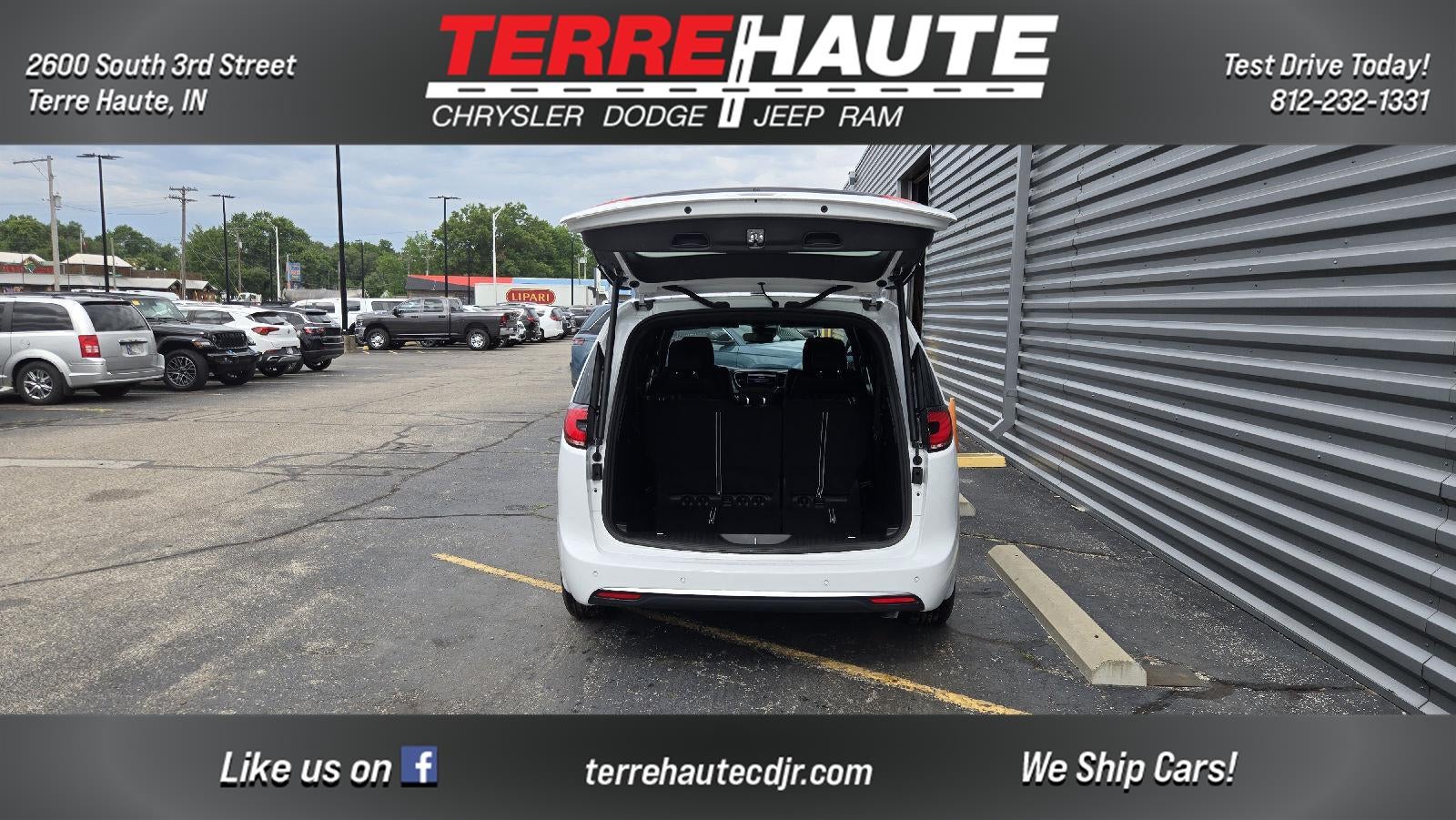 2027 Chrysler Pacifica Select