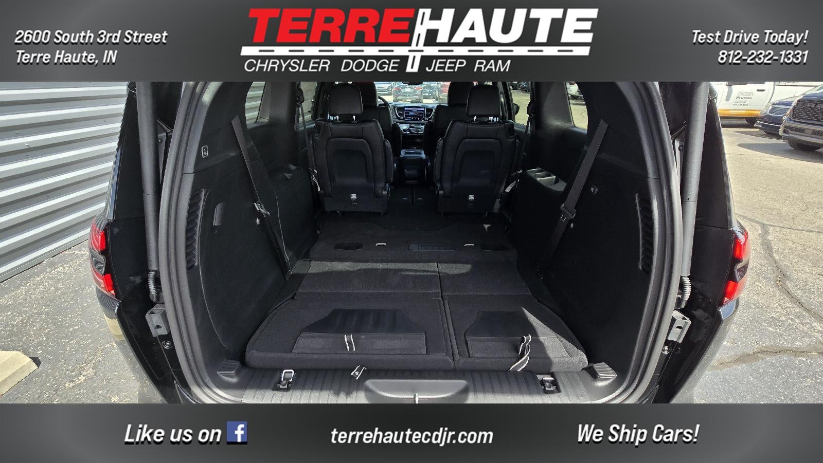 2027 Chrysler Pacifica Select