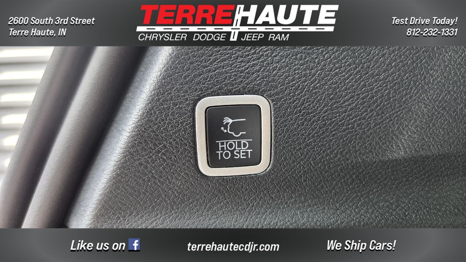 2027 Chrysler Pacifica Select