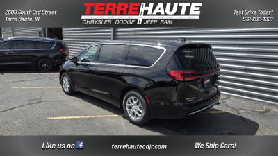 2027 Chrysler Pacifica Select