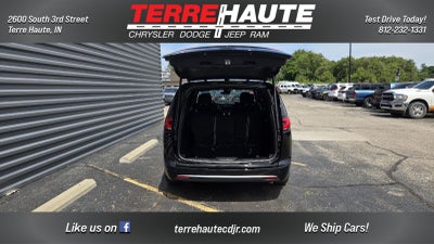 2027 Chrysler Pacifica Select