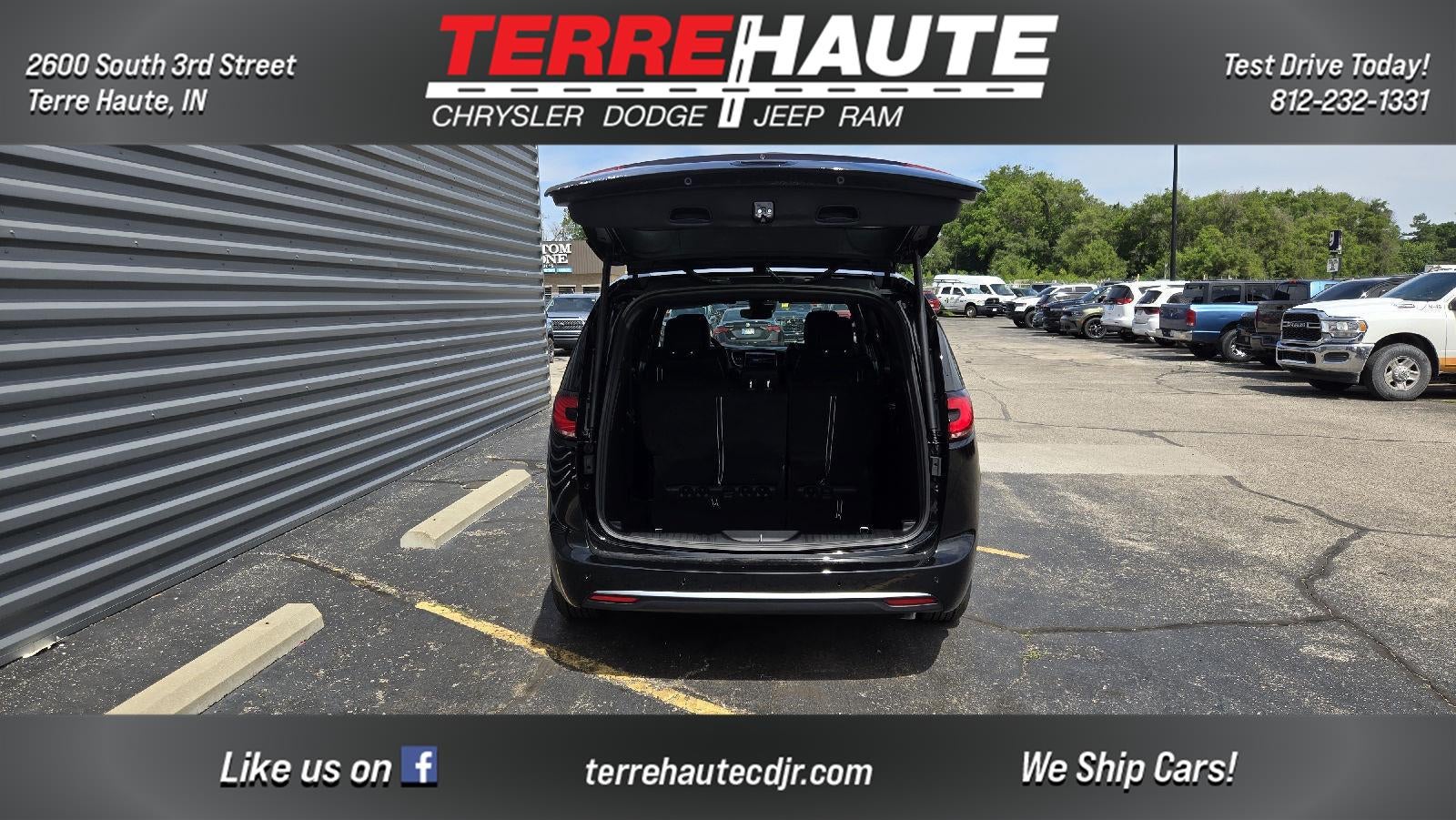 2027 Chrysler Pacifica Select