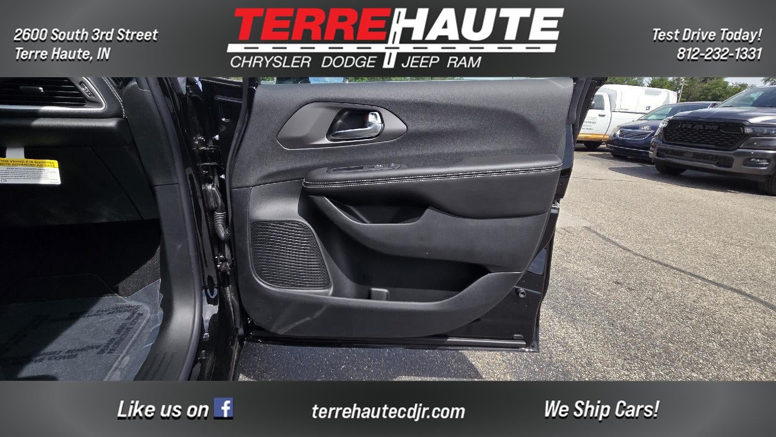 2027 Chrysler Pacifica Select
