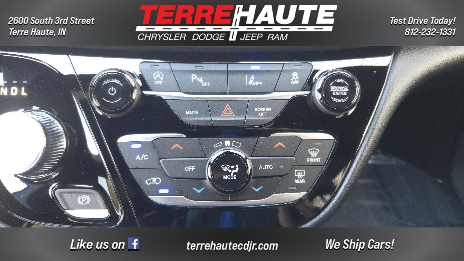 2027 Chrysler Pacifica Select