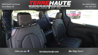 2027 Chrysler Pacifica Select
