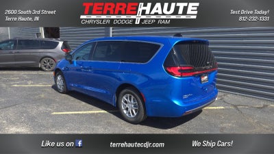2027 Chrysler Pacifica Select