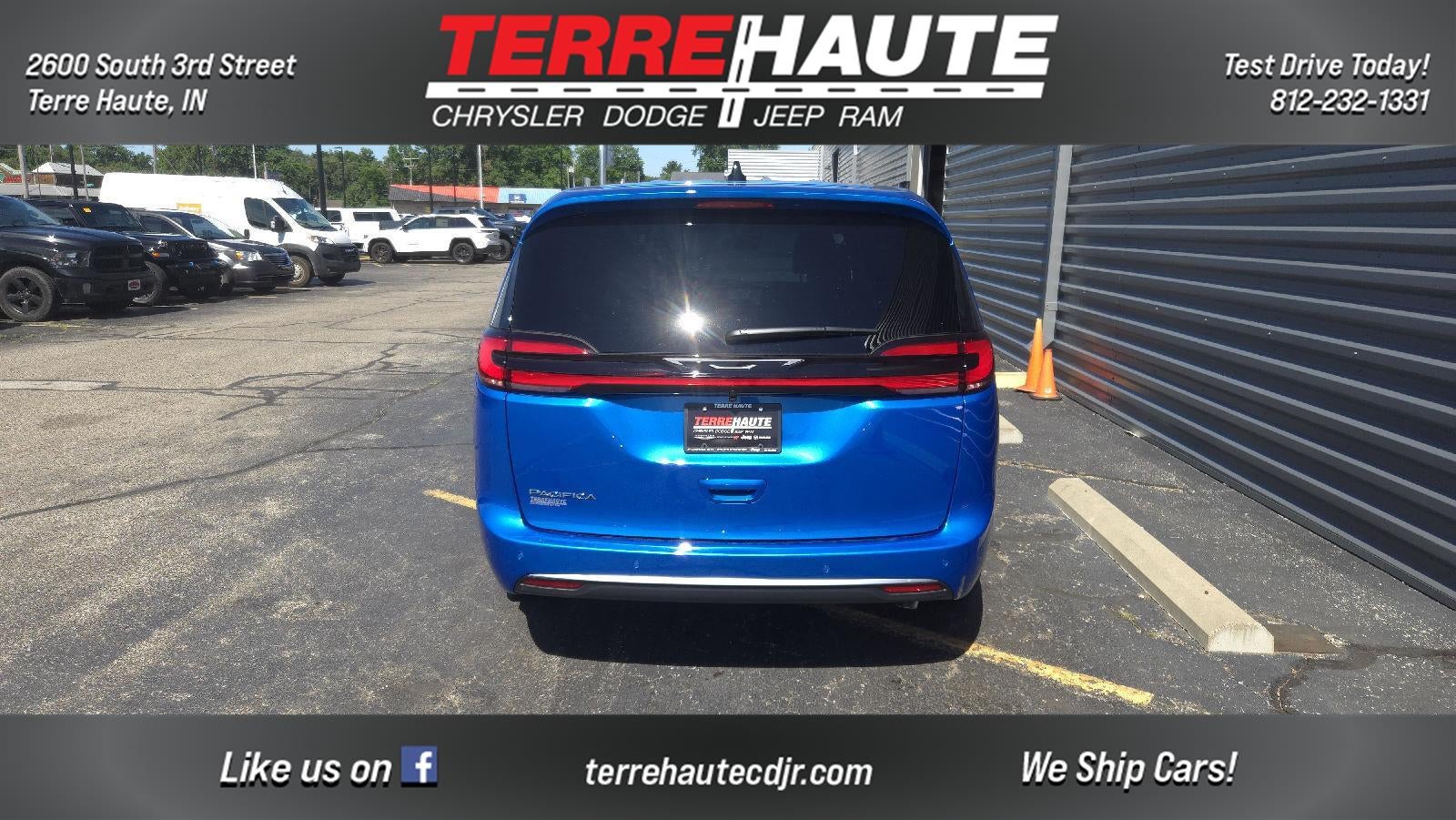 2027 Chrysler Pacifica Select