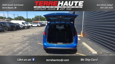 2027 Chrysler Pacifica Select