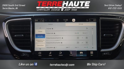 2027 Chrysler Pacifica Select