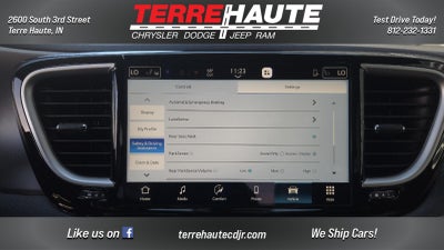 2027 Chrysler Pacifica Select