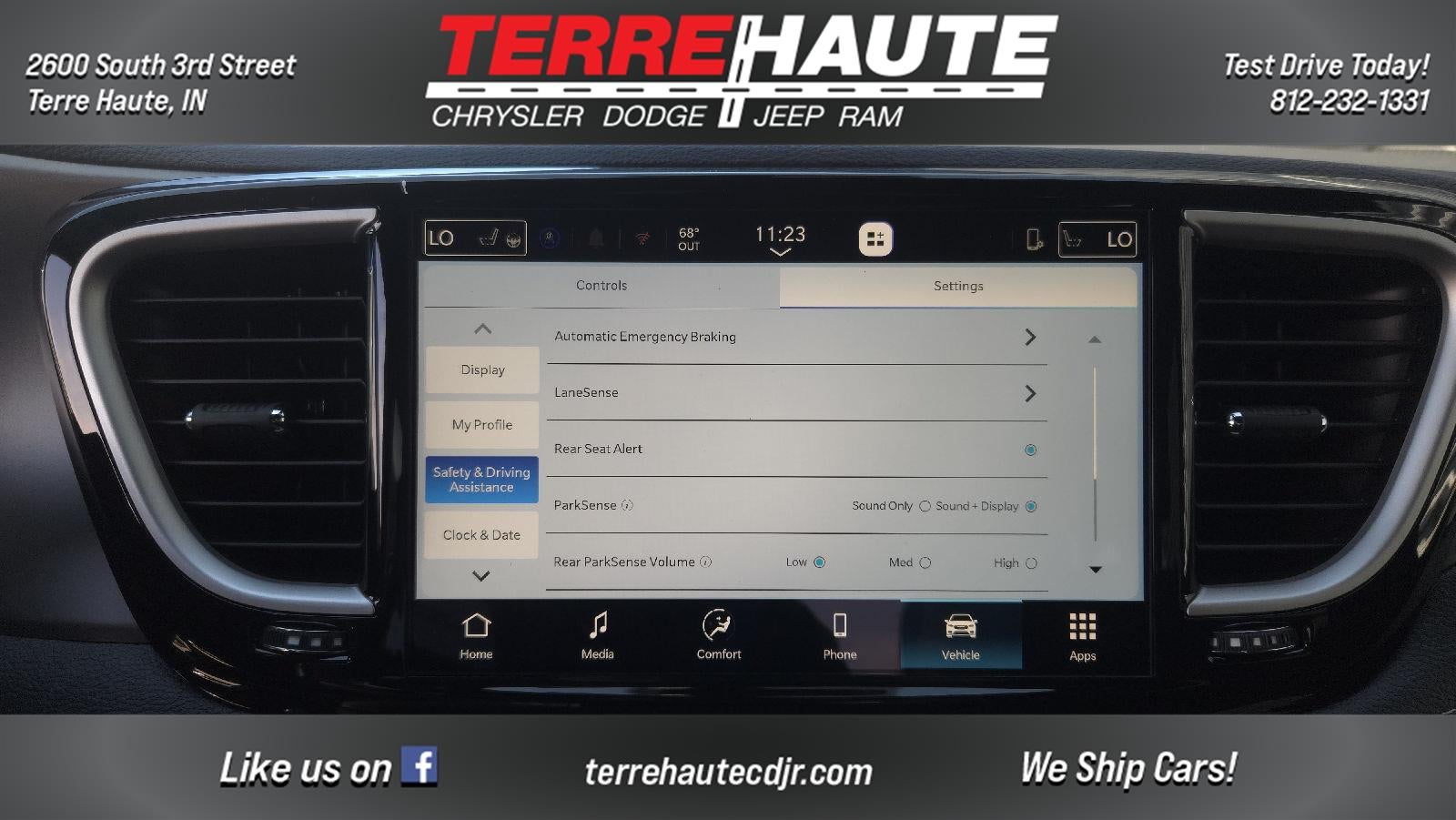 2027 Chrysler Pacifica Select