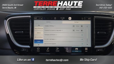 2027 Chrysler Pacifica Select
