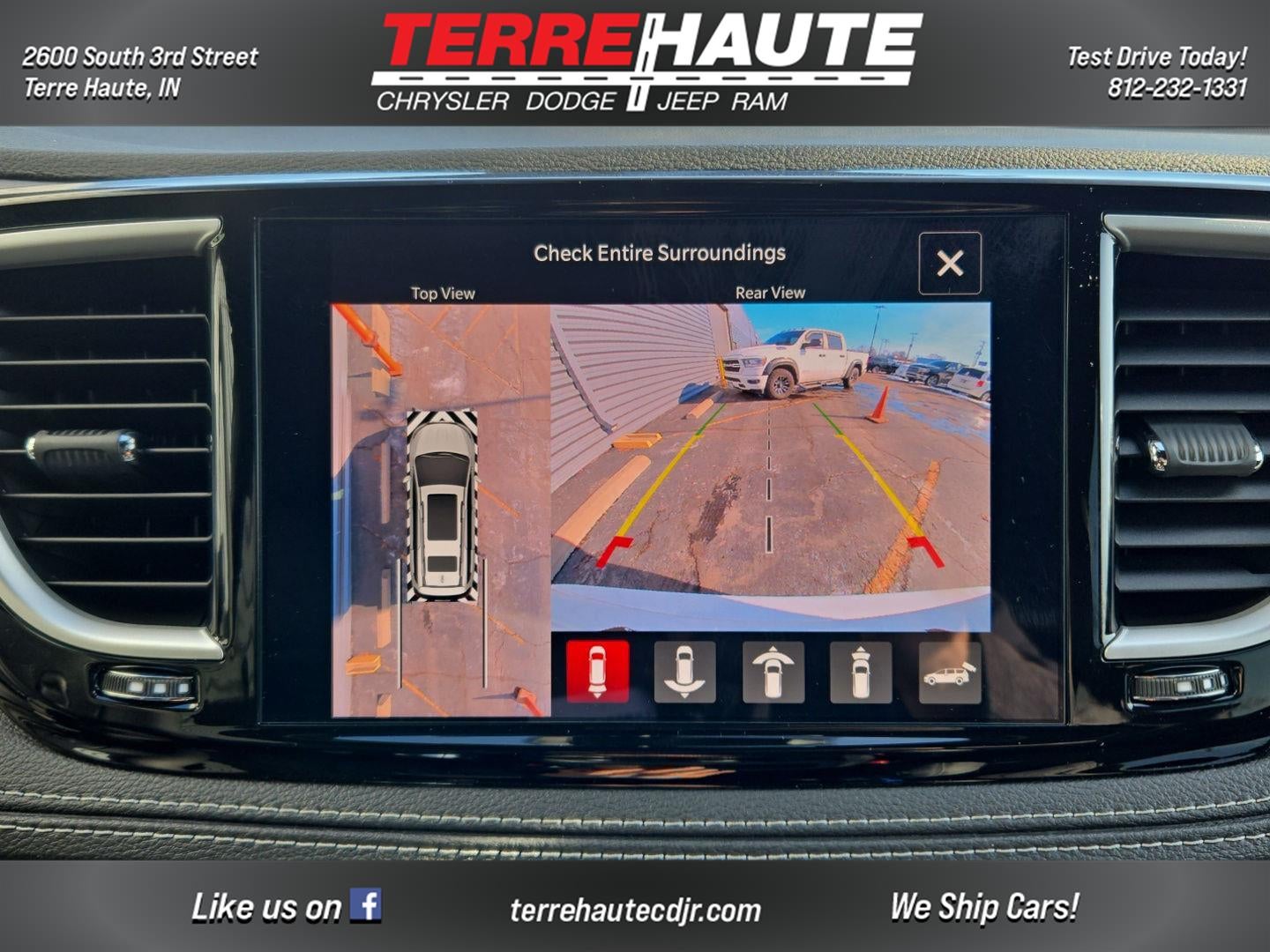 2026 Chrysler Pacifica Select