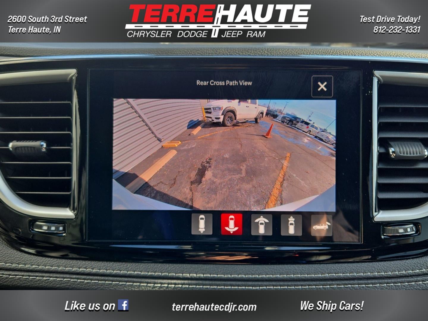 2026 Chrysler Pacifica Select