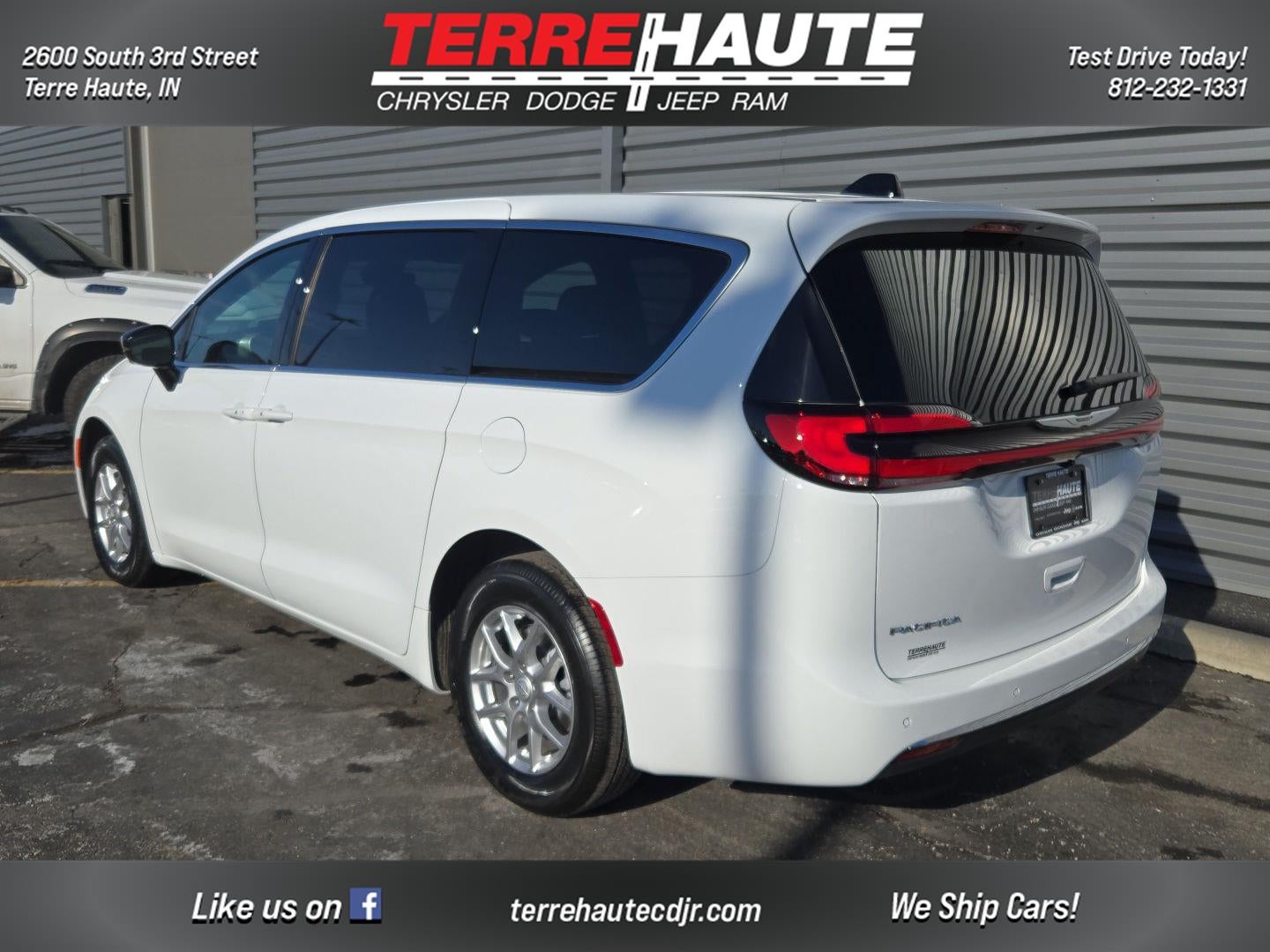 2026 Chrysler Pacifica Select