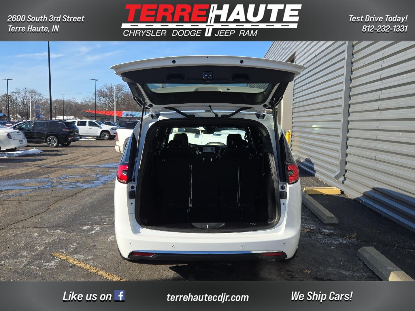 2026 Chrysler Pacifica Select