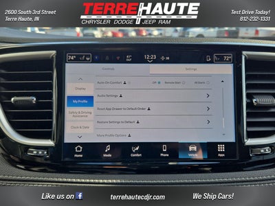 2026 Chrysler Pacifica Select