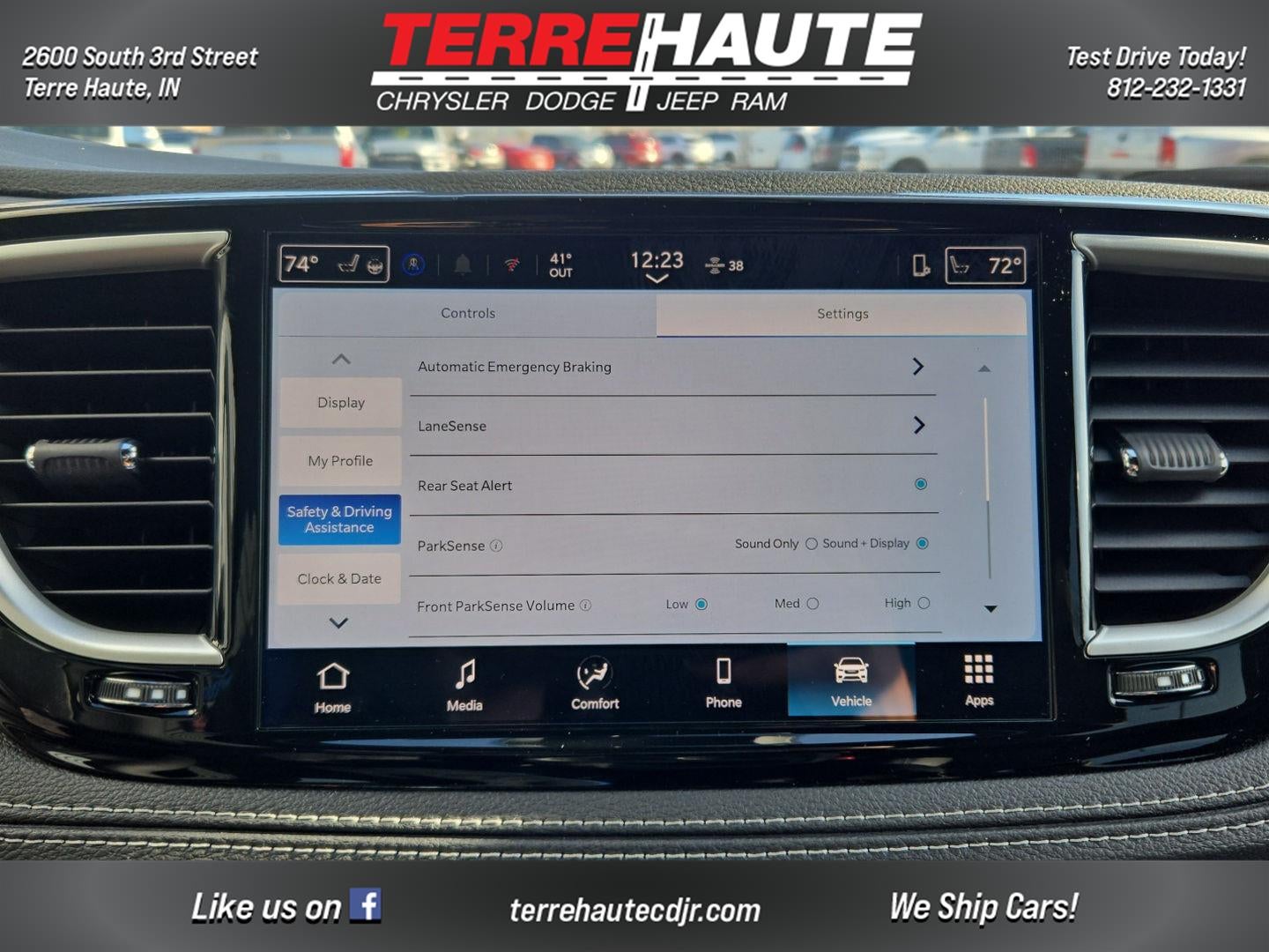 2026 Chrysler Pacifica Select