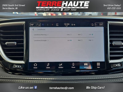 2026 Chrysler Pacifica Select