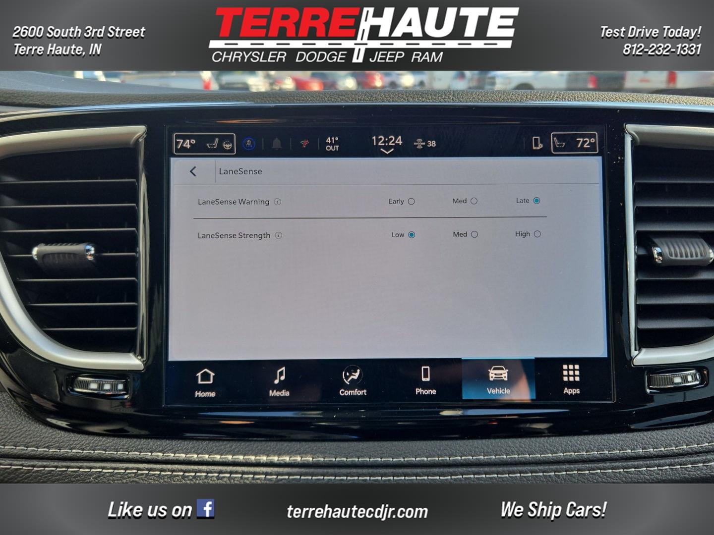 2026 Chrysler Pacifica Select