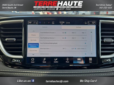 2026 Chrysler Pacifica Select